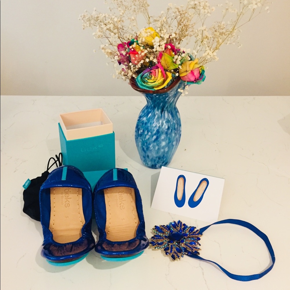BNIB Blue sapphire tieks